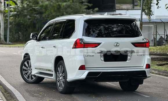 Buy Used Lexus LX 570 White Car in Carrefour in Ouest Buy Used Lexus LX 570 White Car in Carrefour in Ouest