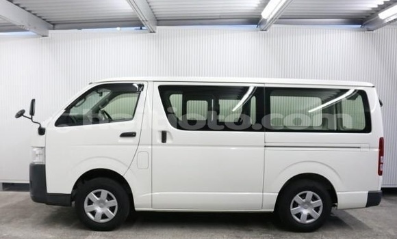 Buy Used Toyota Hiace White Car in Cap-Haitien in Nord Buy Used Toyota Hiace White Car in Cap-Haitien in Nord