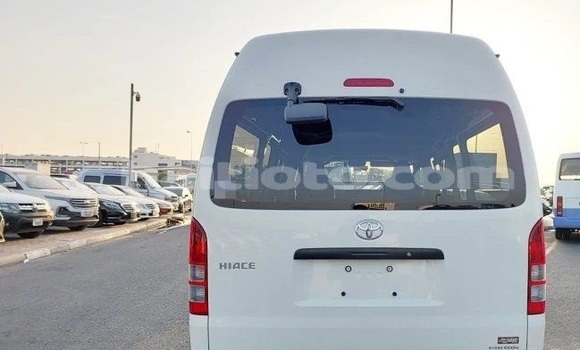 Buy Used Toyota Hiace White Car in Cap-Haitien in Nord Buy Used Toyota Hiace White Car in Cap-Haitien in Nord