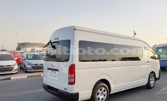 Buy Used Toyota Hiace White Car in Cap-Haitien in Nord Buy Used Toyota Hiace White Car in Cap-Haitien in Nord
