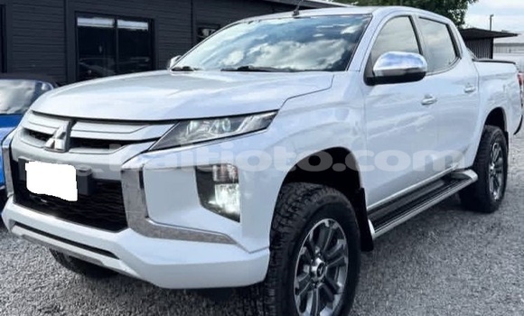 Acheter Occasion Voiture Mitsubishi L200 Blanc à Cap-Haitien, Nord Acheter Occasion Voiture Mitsubishi L200 Blanc à Cap-Haitien, Nord