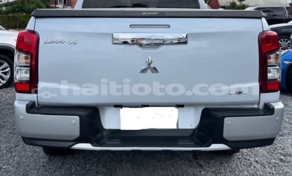 Acheter Occasion Voiture Mitsubishi L200 Blanc à Cap-Haitien, Nord Acheter Occasion Voiture Mitsubishi L200 Blanc à Cap-Haitien, Nord