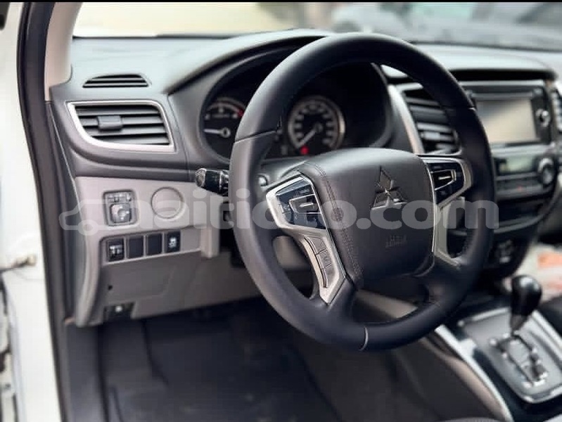 Big with watermark mitsubishi l200 nord cap haitien 4176