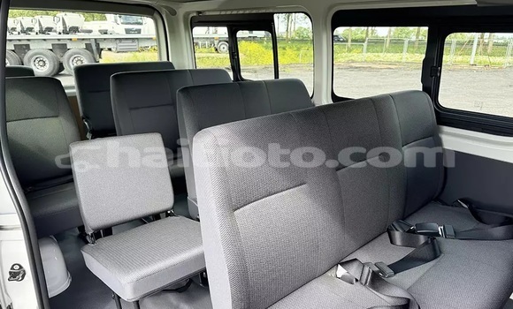 Buy Used Toyota Hiace White Car in Cap-Haitien in Nord Buy Used Toyota Hiace White Car in Cap-Haitien in Nord