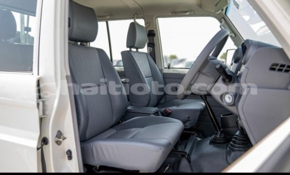 Acheter Occasion Voiture Toyota Land Cruiser Blanc à Cap-Haitien, Nord Acheter Occasion Voiture Toyota Land Cruiser Blanc à Cap-Haitien, Nord