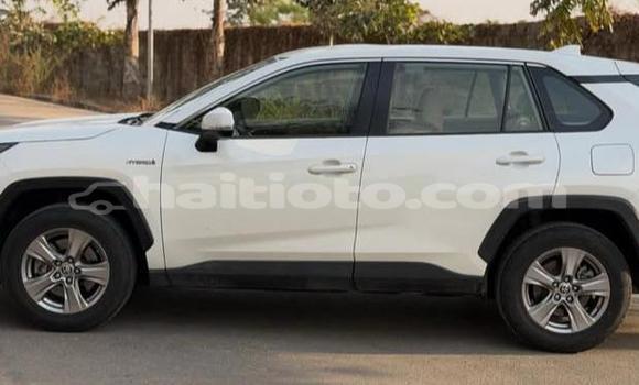 Acheter Occasion Voiture Toyota RAV4 Blanc à Cap-Haitien, Nord Acheter Occasion Voiture Toyota RAV4 Blanc à Cap-Haitien, Nord
