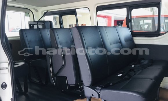 Buy Used Toyota Hiace White Car in Dame Marie in Grand'Anse Buy Used Toyota Hiace White Car in Dame Marie in Grand'Anse
