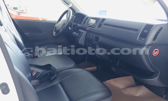 Buy Used Toyota Hiace White Car in Grande Riviere du Nord in Nord Buy Used Toyota Hiace White Car in Grande Riviere du Nord in Nord