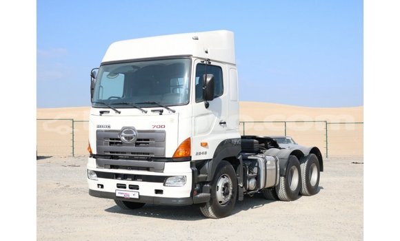Acheter Import Utilitaire Hino 300 Series Blanc à Import - Dubai, Artibonite
