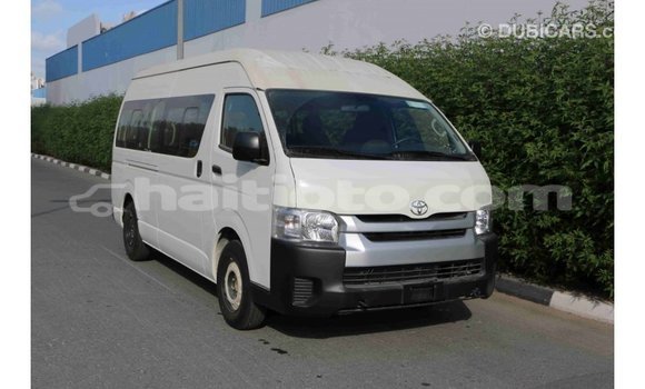 Acheter Import Voiture Toyota Hiace Blanc à Import - Dubai, Artibonite Acheter Import Voiture Toyota Hiace Blanc à Import - Dubai, Artibonite