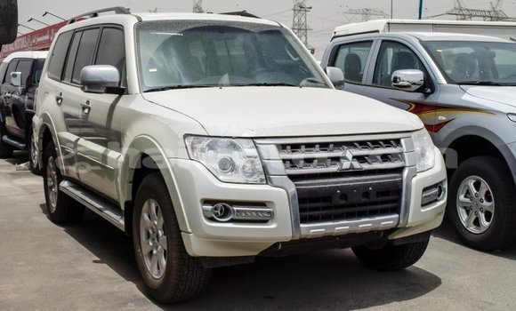 Acheter Import Voiture Mitsubishi Pajero Blanc à Import - Dubai, Artibonite