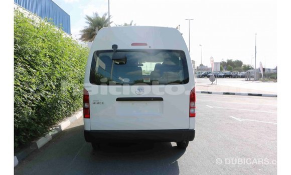 Acheter Import Voiture Toyota Hiace Blanc à Import - Dubai, Artibonite Acheter Import Voiture Toyota Hiace Blanc à Import - Dubai, Artibonite