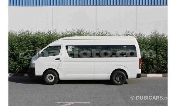 Acheter Import Voiture Toyota Hiace Blanc à Import - Dubai, Artibonite Acheter Import Voiture Toyota Hiace Blanc à Import - Dubai, Artibonite
