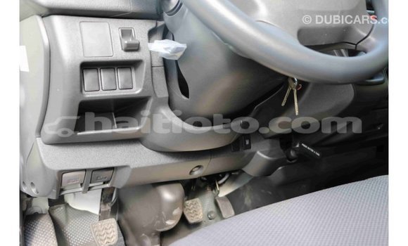 Acheter Import Voiture Toyota Hiace Blanc à Import - Dubai, Artibonite Acheter Import Voiture Toyota Hiace Blanc à Import - Dubai, Artibonite
