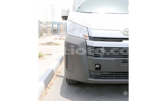 Acheter Import Voiture Toyota Hiace Blanc à Import - Dubai, Artibonite Acheter Import Voiture Toyota Hiace Blanc à Import - Dubai, Artibonite