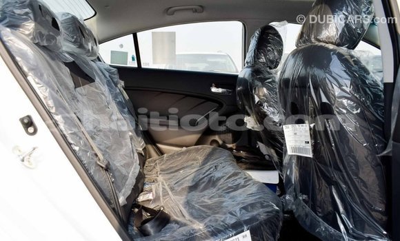 Acheter Import Voiture Kia Cerato Blanc à Import - Dubai, Artibonite Acheter Import Voiture Kia Cerato Blanc à Import - Dubai, Artibonite