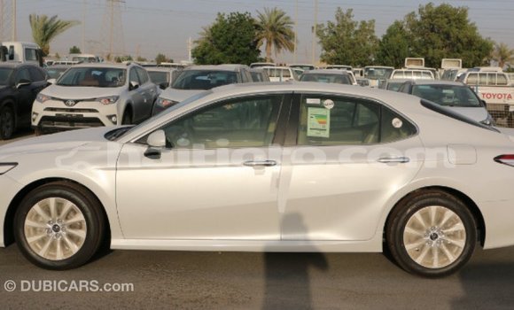 Acheter Import Voiture Toyota Camry Blanc à Import - Dubai, Artibonite Acheter Import Voiture Toyota Camry Blanc à Import - Dubai, Artibonite