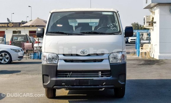 Acheter Import Voiture Toyota Hiace Blanc à Import - Dubai, Artibonite Acheter Import Voiture Toyota Hiace Blanc à Import - Dubai, Artibonite