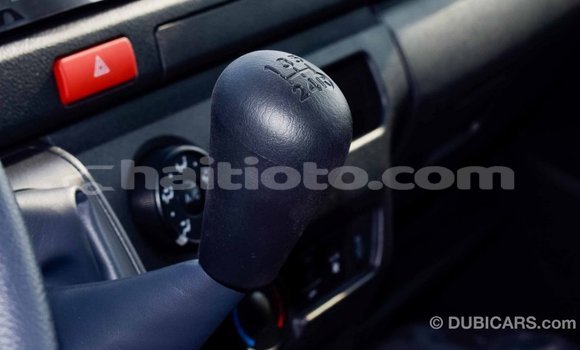 Acheter Import Voiture Toyota Hiace Blanc à Import - Dubai, Artibonite Acheter Import Voiture Toyota Hiace Blanc à Import - Dubai, Artibonite