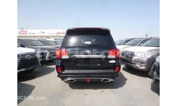 Acheter Import Voiture Toyota Land Cruiser Noir à Import - Dubai, Artibonite Acheter Import Voiture Toyota Land Cruiser Noir à Import - Dubai, Artibonite