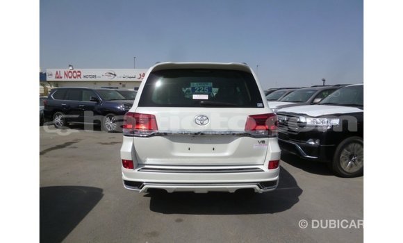 Acheter Import Voiture Toyota Land Cruiser Blanc à Import - Dubai, Artibonite Acheter Import Voiture Toyota Land Cruiser Blanc à Import - Dubai, Artibonite