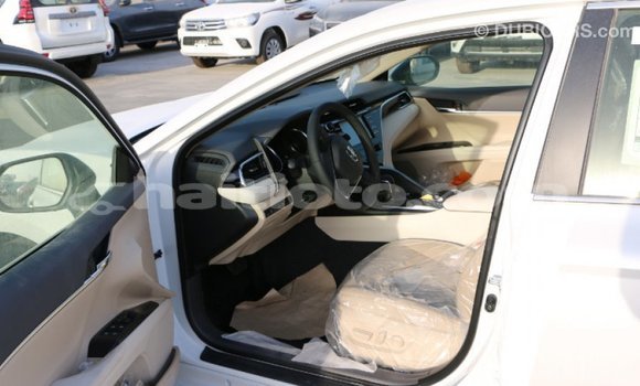 Acheter Import Voiture Toyota Camry Blanc à Import - Dubai, Artibonite Acheter Import Voiture Toyota Camry Blanc à Import - Dubai, Artibonite