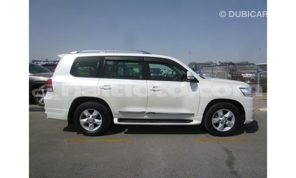 Acheter Import Voiture Toyota Land Cruiser Blanc à Import - Dubai, Artibonite Acheter Import Voiture Toyota Land Cruiser Blanc à Import - Dubai, Artibonite