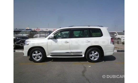 Acheter Import Voiture Toyota Land Cruiser Blanc à Import - Dubai, Artibonite Acheter Import Voiture Toyota Land Cruiser Blanc à Import - Dubai, Artibonite