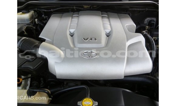Acheter Import Voiture Toyota Land Cruiser Blanc à Import - Dubai, Artibonite Acheter Import Voiture Toyota Land Cruiser Blanc à Import - Dubai, Artibonite
