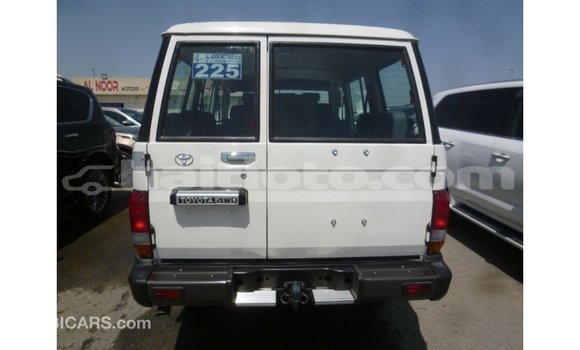 Acheter Import Voiture Toyota Land Cruiser Blanc à Import - Dubai, Artibonite Acheter Import Voiture Toyota Land Cruiser Blanc à Import - Dubai, Artibonite