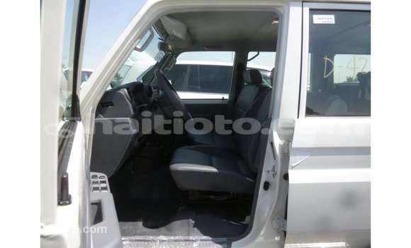 Acheter Import Voiture Toyota Land Cruiser Blanc à Import - Dubai, Artibonite Acheter Import Voiture Toyota Land Cruiser Blanc à Import - Dubai, Artibonite