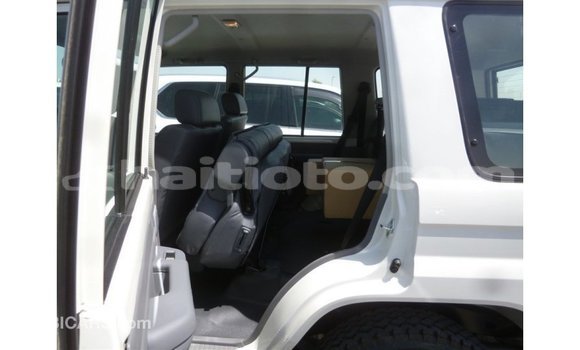 Acheter Import Voiture Toyota Land Cruiser Blanc à Import - Dubai, Artibonite Acheter Import Voiture Toyota Land Cruiser Blanc à Import - Dubai, Artibonite