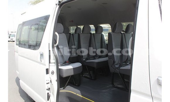 Acheter Import Voiture Toyota Hiace Blanc à Import - Dubai, Artibonite Acheter Import Voiture Toyota Hiace Blanc à Import - Dubai, Artibonite