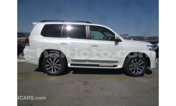 Acheter Import Voiture Toyota Land Cruiser Blanc à Import - Dubai, Artibonite Acheter Import Voiture Toyota Land Cruiser Blanc à Import - Dubai, Artibonite