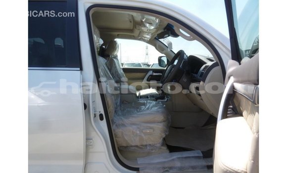 Acheter Import Voiture Toyota Land Cruiser Blanc à Import - Dubai, Artibonite Acheter Import Voiture Toyota Land Cruiser Blanc à Import - Dubai, Artibonite