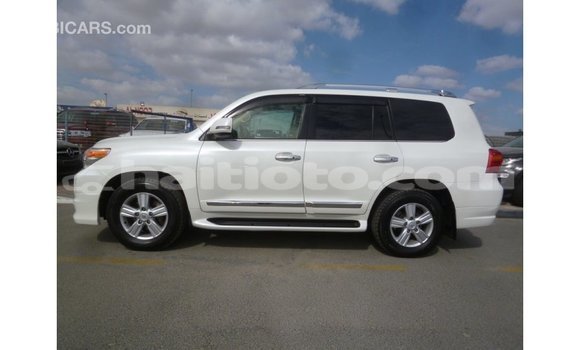 Acheter Import Voiture Toyota Land Cruiser Blanc à Import - Dubai, Artibonite Acheter Import Voiture Toyota Land Cruiser Blanc à Import - Dubai, Artibonite