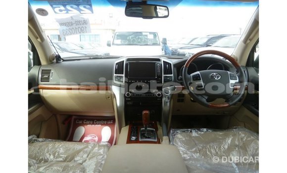 Acheter Import Voiture Toyota Land Cruiser Blanc à Import - Dubai, Artibonite Acheter Import Voiture Toyota Land Cruiser Blanc à Import - Dubai, Artibonite