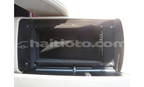 Acheter Import Voiture Mercedes-Benz 190 (W201) Bleu à Import - Dubai, Artibonite Acheter Import Voiture Mercedes-Benz 190 (W201) Bleu à Import - Dubai, Artibonite