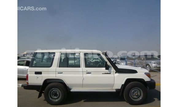 Acheter Import Voiture Toyota Land Cruiser Blanc à Import - Dubai, Artibonite Acheter Import Voiture Toyota Land Cruiser Blanc à Import - Dubai, Artibonite