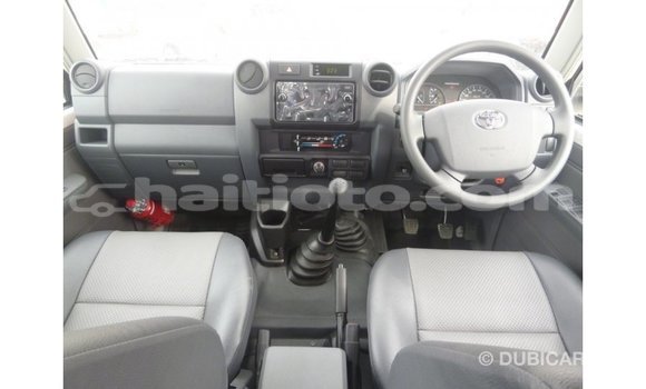 Acheter Import Voiture Toyota Land Cruiser Blanc à Import - Dubai, Artibonite Acheter Import Voiture Toyota Land Cruiser Blanc à Import - Dubai, Artibonite