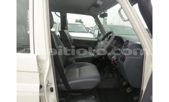 Acheter Import Voiture Toyota Land Cruiser Blanc à Import - Dubai, Artibonite Acheter Import Voiture Toyota Land Cruiser Blanc à Import - Dubai, Artibonite