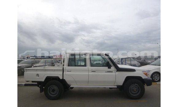 Acheter Import Voiture Toyota Land Cruiser Blanc à Import - Dubai, Artibonite Acheter Import Voiture Toyota Land Cruiser Blanc à Import - Dubai, Artibonite