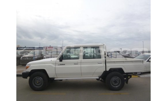 Acheter Import Voiture Toyota Land Cruiser Blanc à Import - Dubai, Artibonite Acheter Import Voiture Toyota Land Cruiser Blanc à Import - Dubai, Artibonite