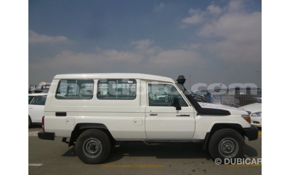 Acheter Import Voiture Toyota Land Cruiser Blanc à Import - Dubai, Artibonite Acheter Import Voiture Toyota Land Cruiser Blanc à Import - Dubai, Artibonite