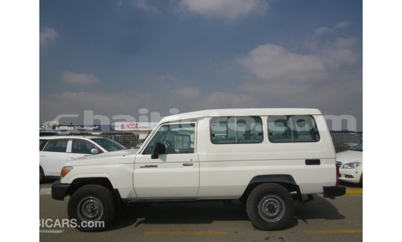 Acheter Import Voiture Toyota Land Cruiser Blanc à Import - Dubai, Artibonite Acheter Import Voiture Toyota Land Cruiser Blanc à Import - Dubai, Artibonite