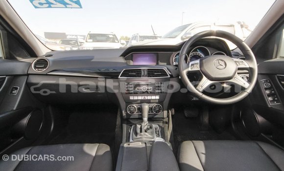 Acheter Import Voiture Mercedes-Benz 200 Blanc à Import - Dubai, Artibonite Acheter Import Voiture Mercedes-Benz 200 Blanc à Import - Dubai, Artibonite