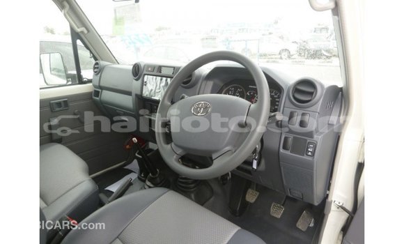 Acheter Import Voiture Toyota Land Cruiser Blanc à Import - Dubai, Artibonite Acheter Import Voiture Toyota Land Cruiser Blanc à Import - Dubai, Artibonite