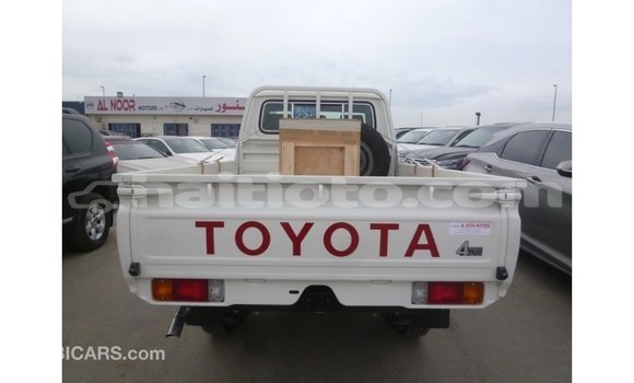Acheter Import Voiture Toyota Land Cruiser Blanc à Import - Dubai, Artibonite Acheter Import Voiture Toyota Land Cruiser Blanc à Import - Dubai, Artibonite