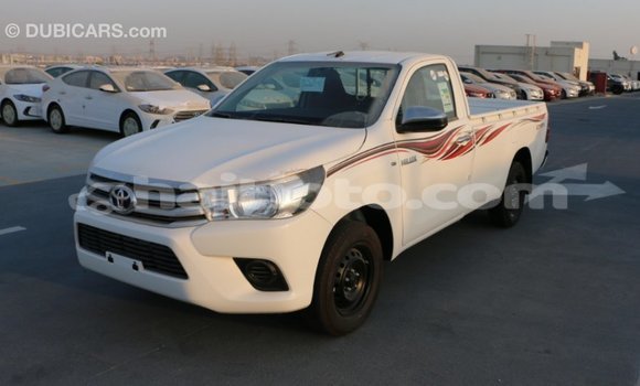 Acheter Import Voiture Toyota Hilux Blanc à Import - Dubai, Artibonite Acheter Import Voiture Toyota Hilux Blanc à Import - Dubai, Artibonite