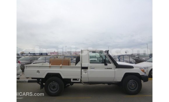 Acheter Import Voiture Toyota Land Cruiser Blanc à Import - Dubai, Artibonite Acheter Import Voiture Toyota Land Cruiser Blanc à Import - Dubai, Artibonite